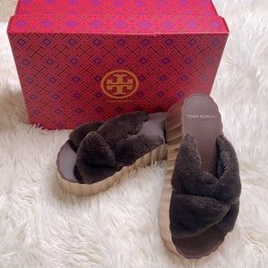 Tory Burch Brown Faux Fur Brown Wedge Criss Cross Slide On Sandals Size 5.5